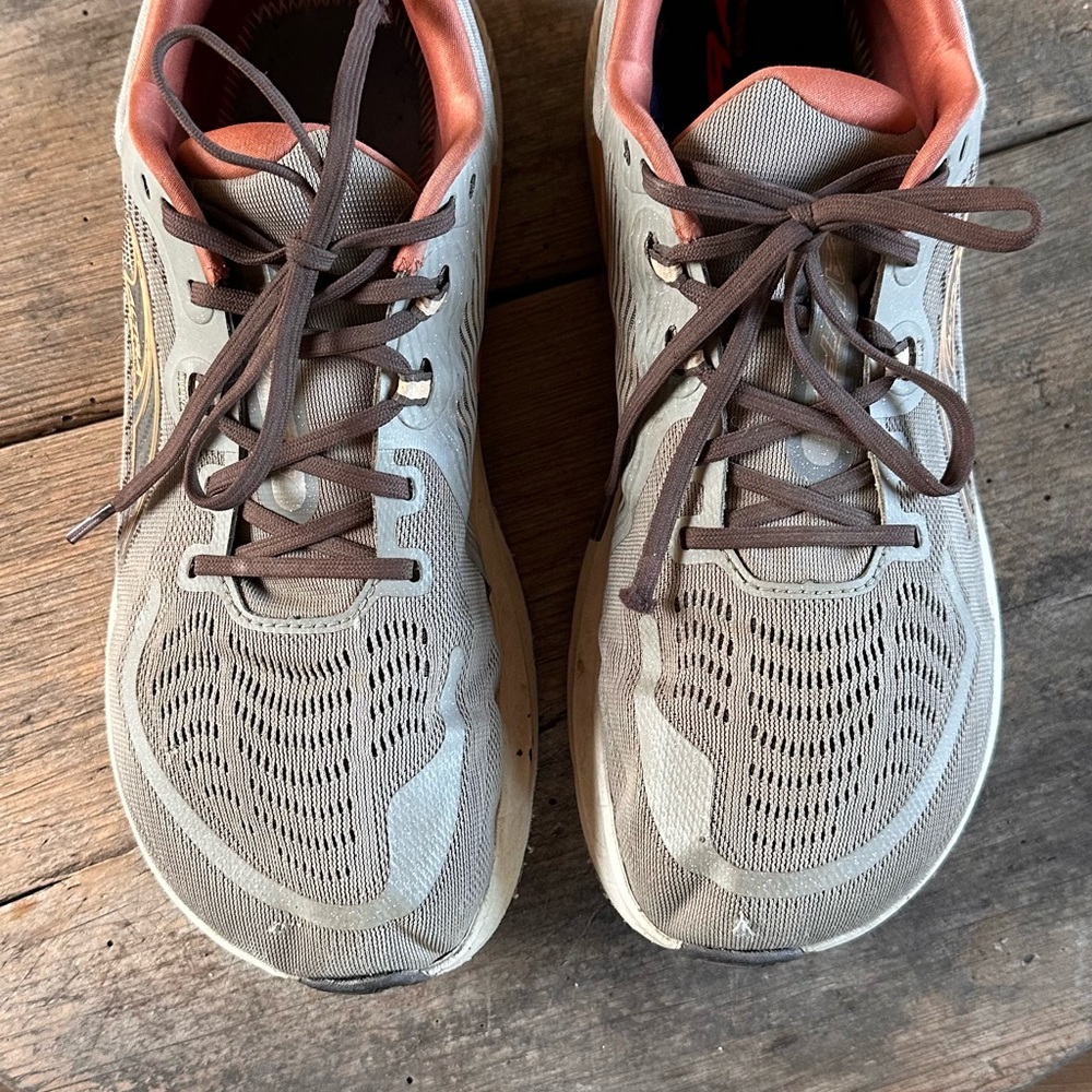 Altra Paradigm 6 running shoes men’s size 10